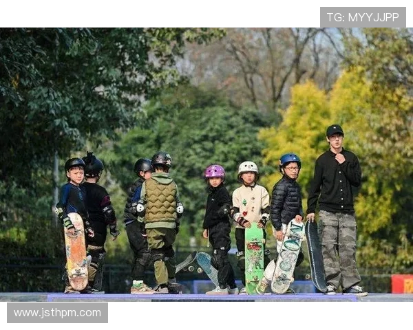 重庆极限运动队在滑板精英赛中以73分稳居积分榜首位