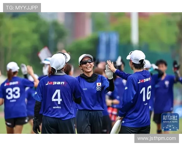 成都飞盘队配合引发热议球员间默契与战术选择成焦点